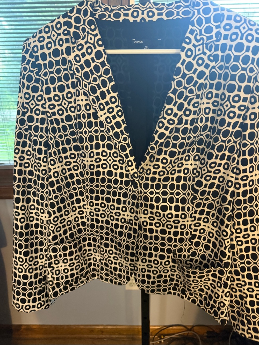 Chaus Black and White Geometric Open-Front Blazer